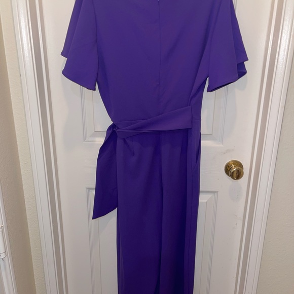 Side Tie Jumpsuit
TAHARI - Picture 6 of 7